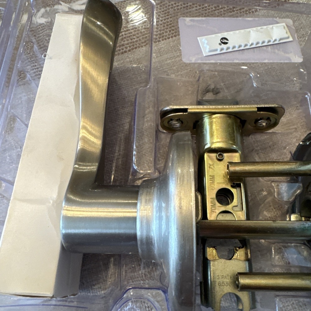Kwikset Balboa Hall & Closet Lever Door Handle Satin‎ Nickel 92001-525